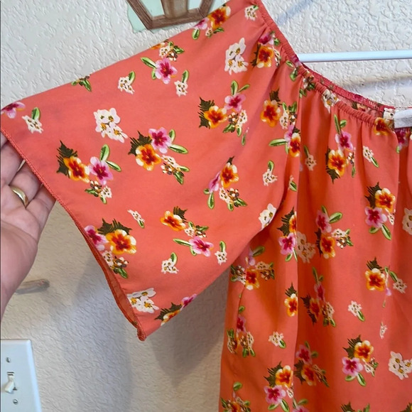 Floral Off-Shoulder Top - Picture 2 of 4